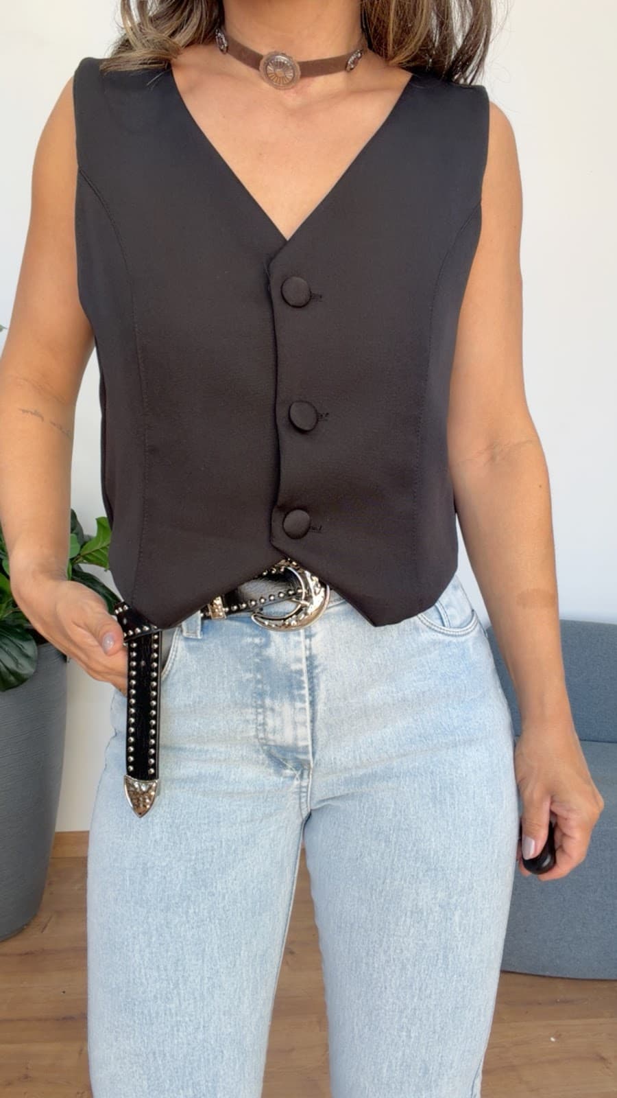 Colete Cropped com Botões