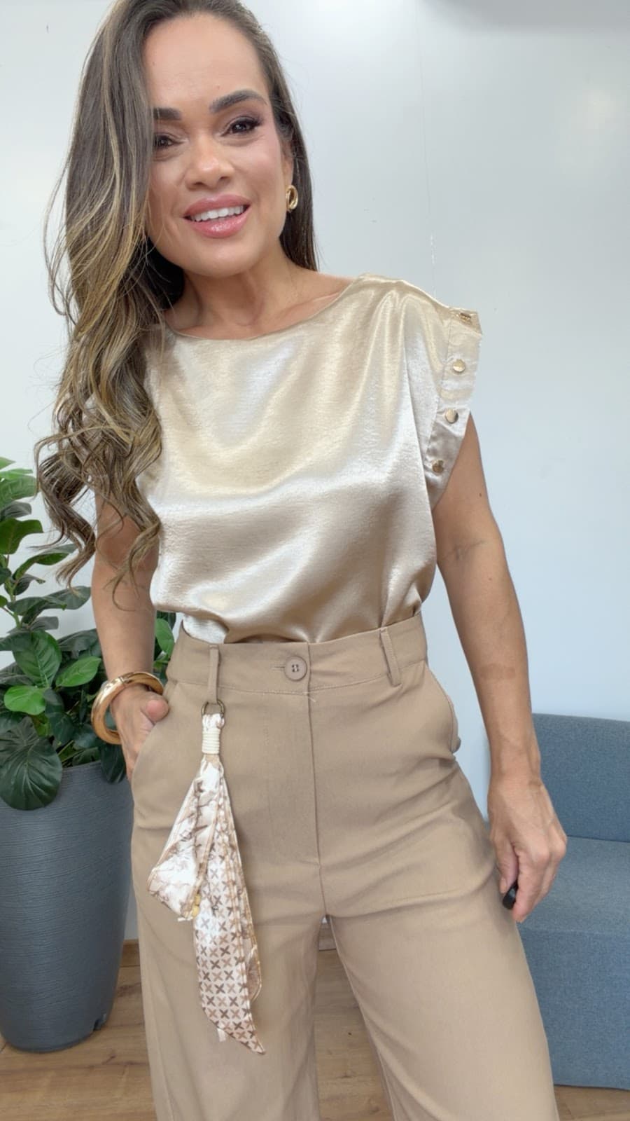 Blusa Importada de Cetim com Botões