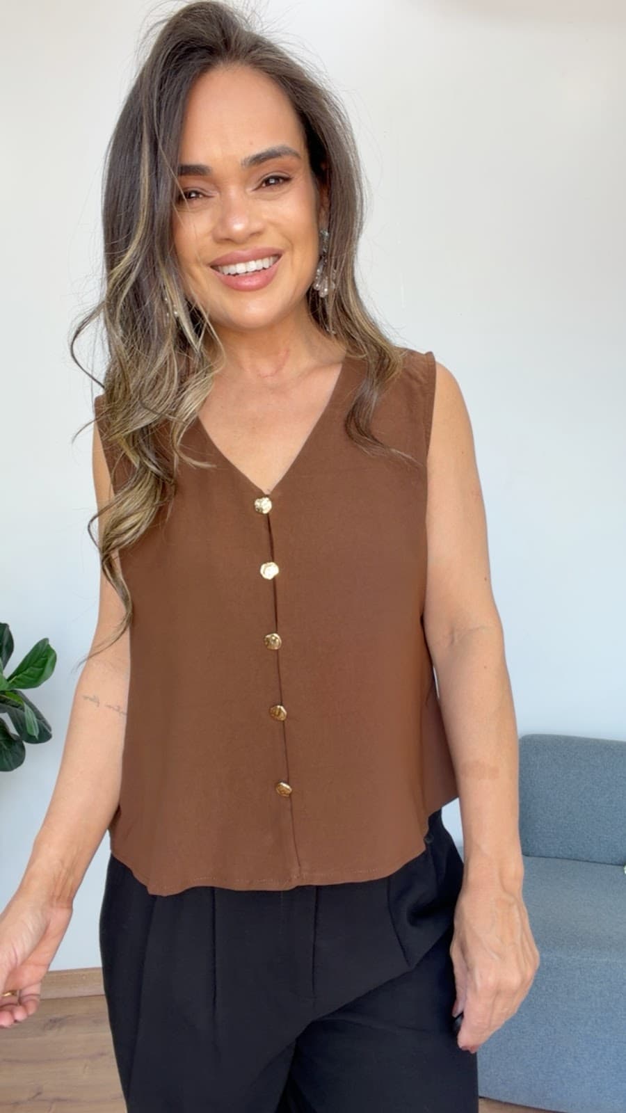 Blusa Regata Botões Dourados