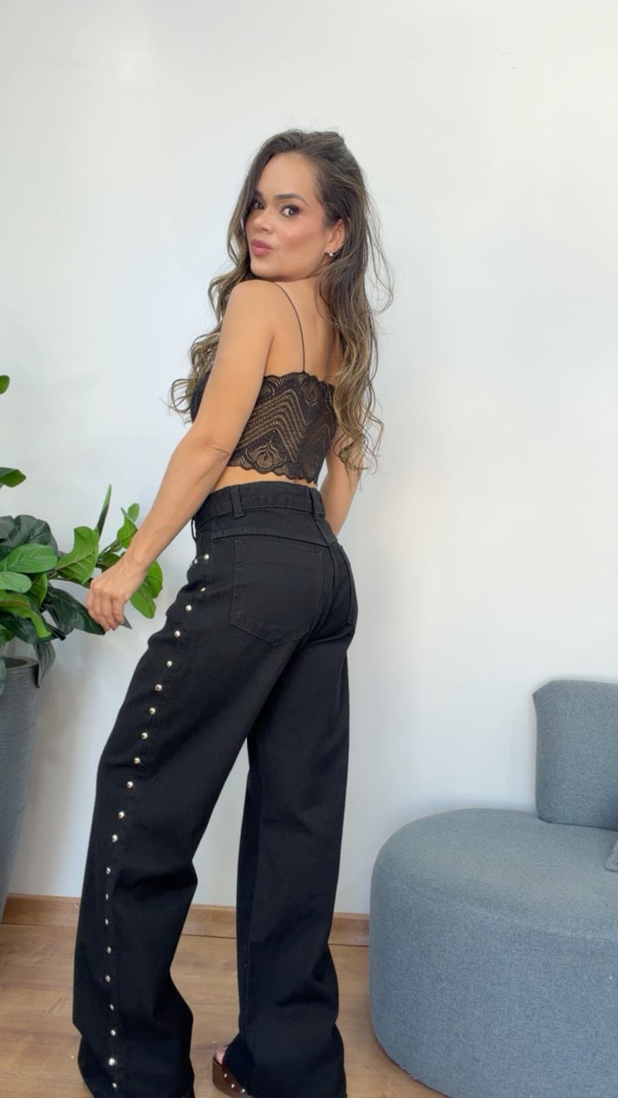 Calça Pantalona com Tachas