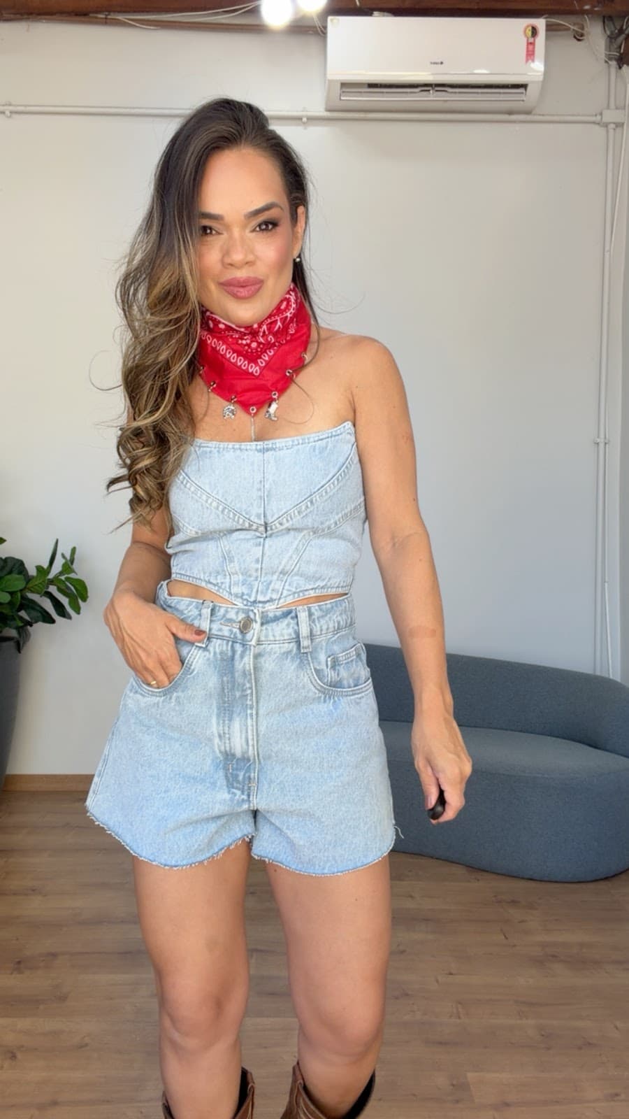 Short Jeans com Recorte Cintura